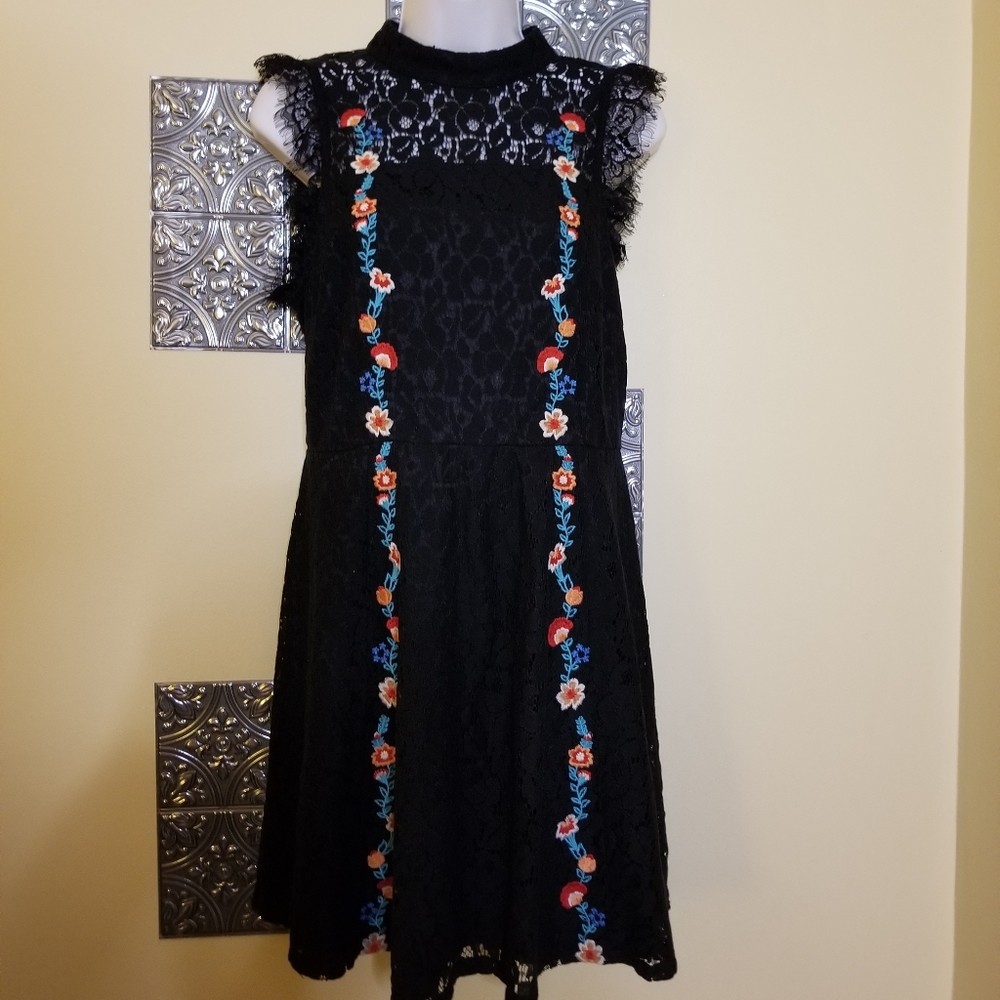Altar'd State Embroidered Lace Dress Keyhole Back Flirty Sz L